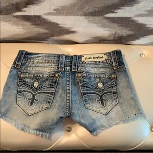 Rock revival size 28 Jean short.